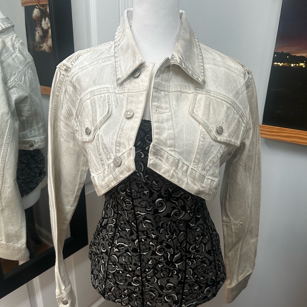 NWT Zara White and Silver metallic cropped Denim jacket